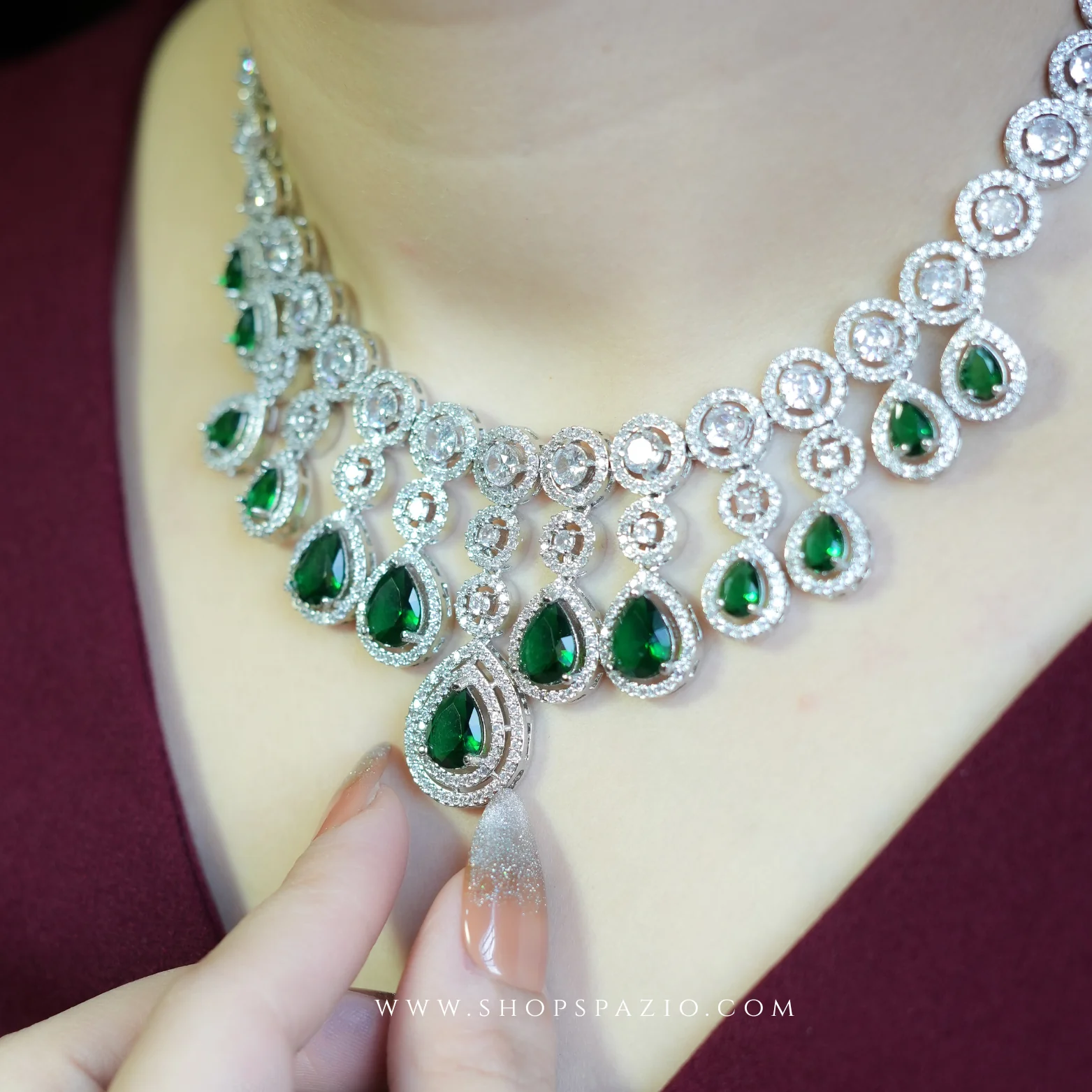 Emerald Allure Necklace Set - Image 3